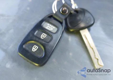 2014 Hyundai Veloster Re:flex W/Black z USA, uszkodzony, nr VIN KMHTC6AD1EU213043